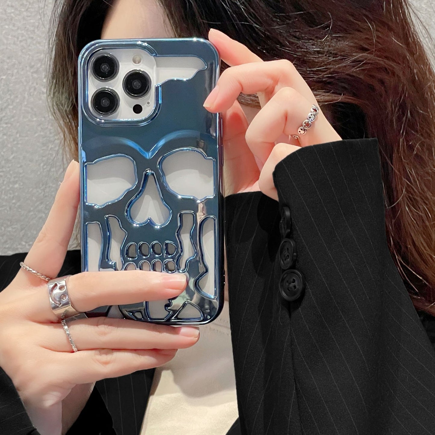 Stylish 3D skull phone case with a unique design for smartphone protection and style