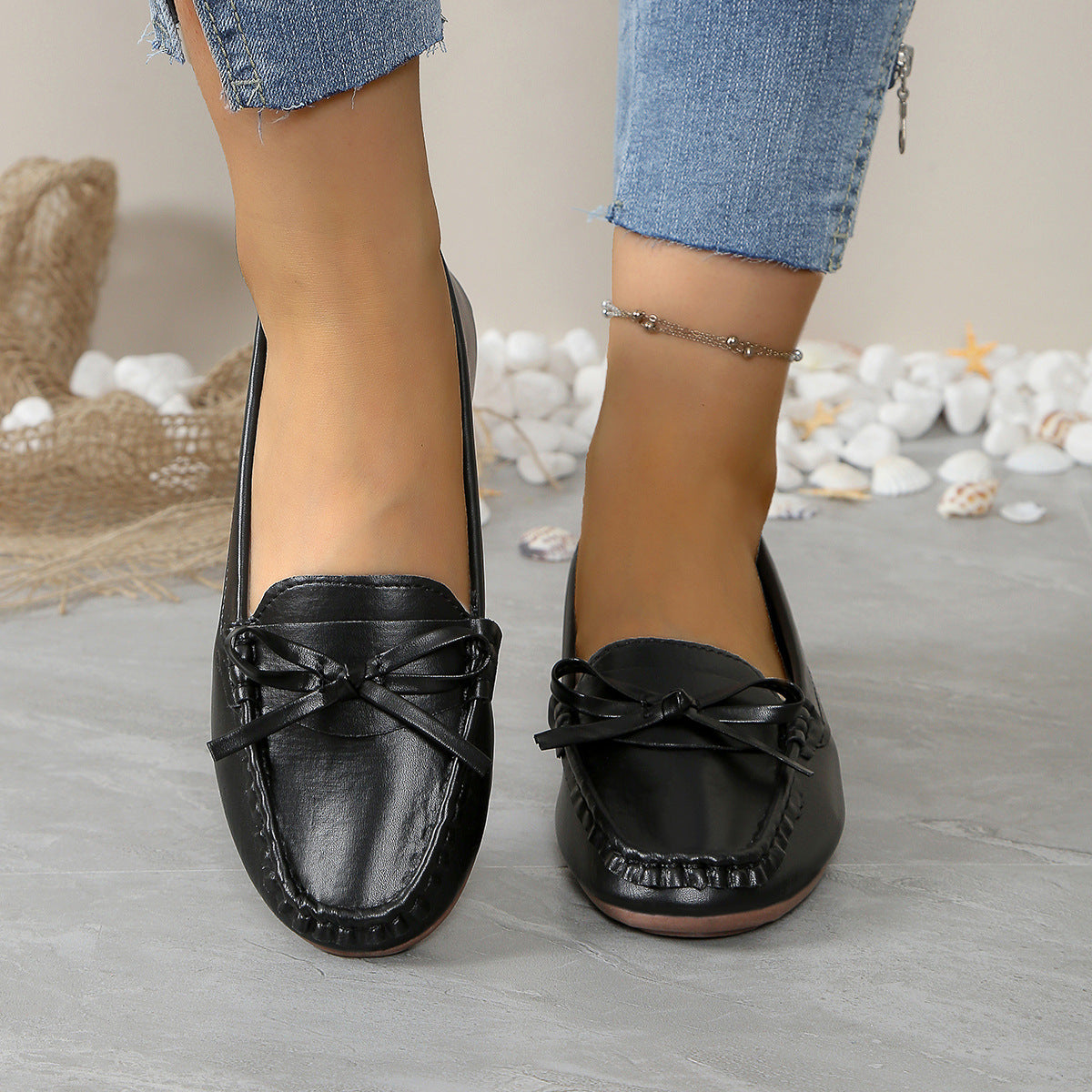 Stylish and chic comfortable loafers for women in black, perfect for everyday wear